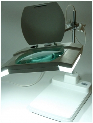 Magnifier Lamp with Large Lens